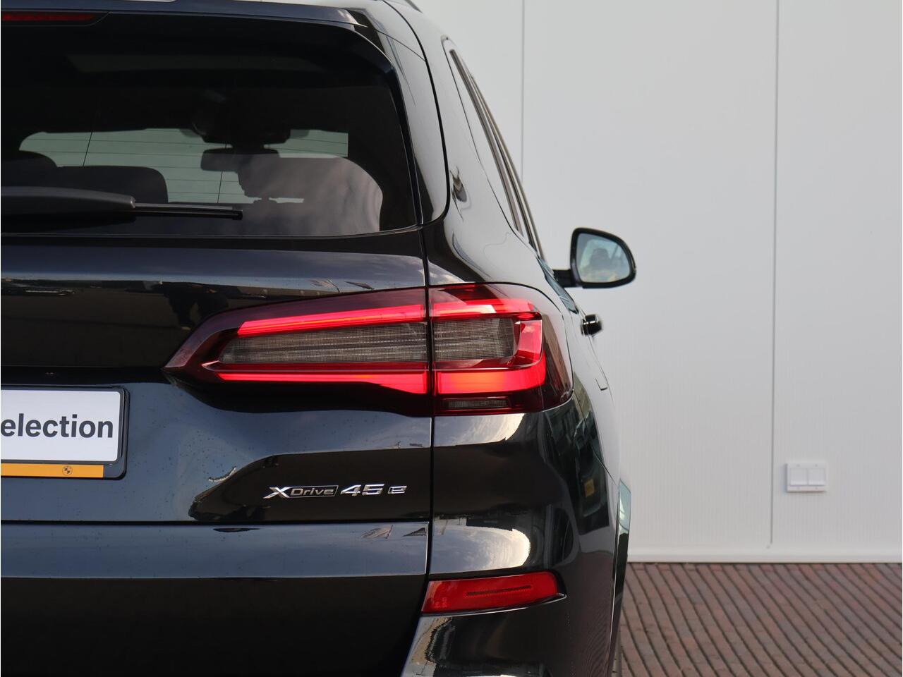 BMW X5 xDrive45e High Executive / M-Sportpakket / Harman Kardon / M-Stoelen / Head Up Display / 22'' /