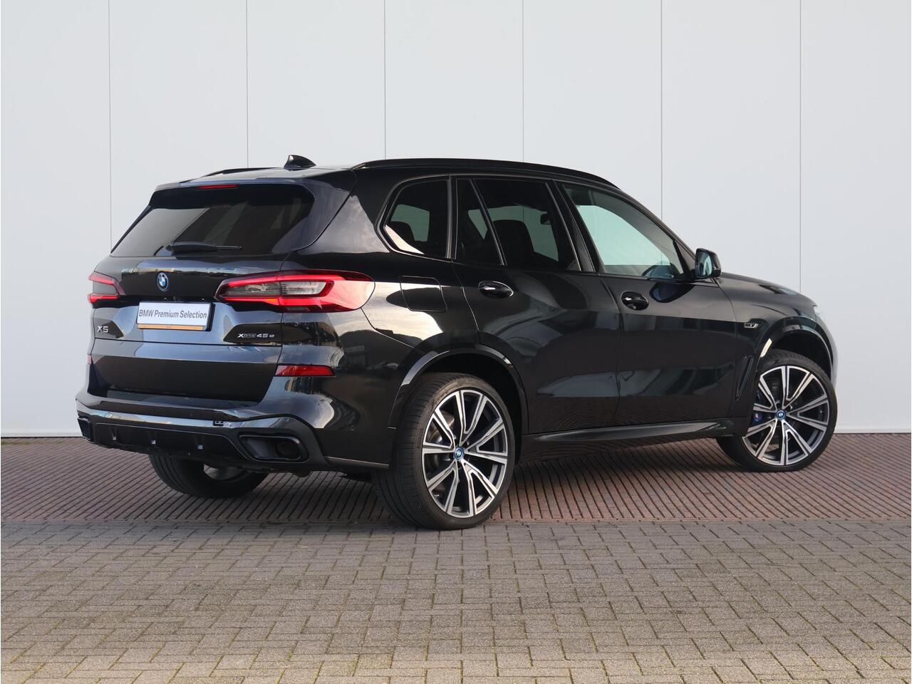 BMW X5 xDrive45e High Executive / M-Sportpakket / Harman Kardon / M-Stoelen / Head Up Display / 22'' /