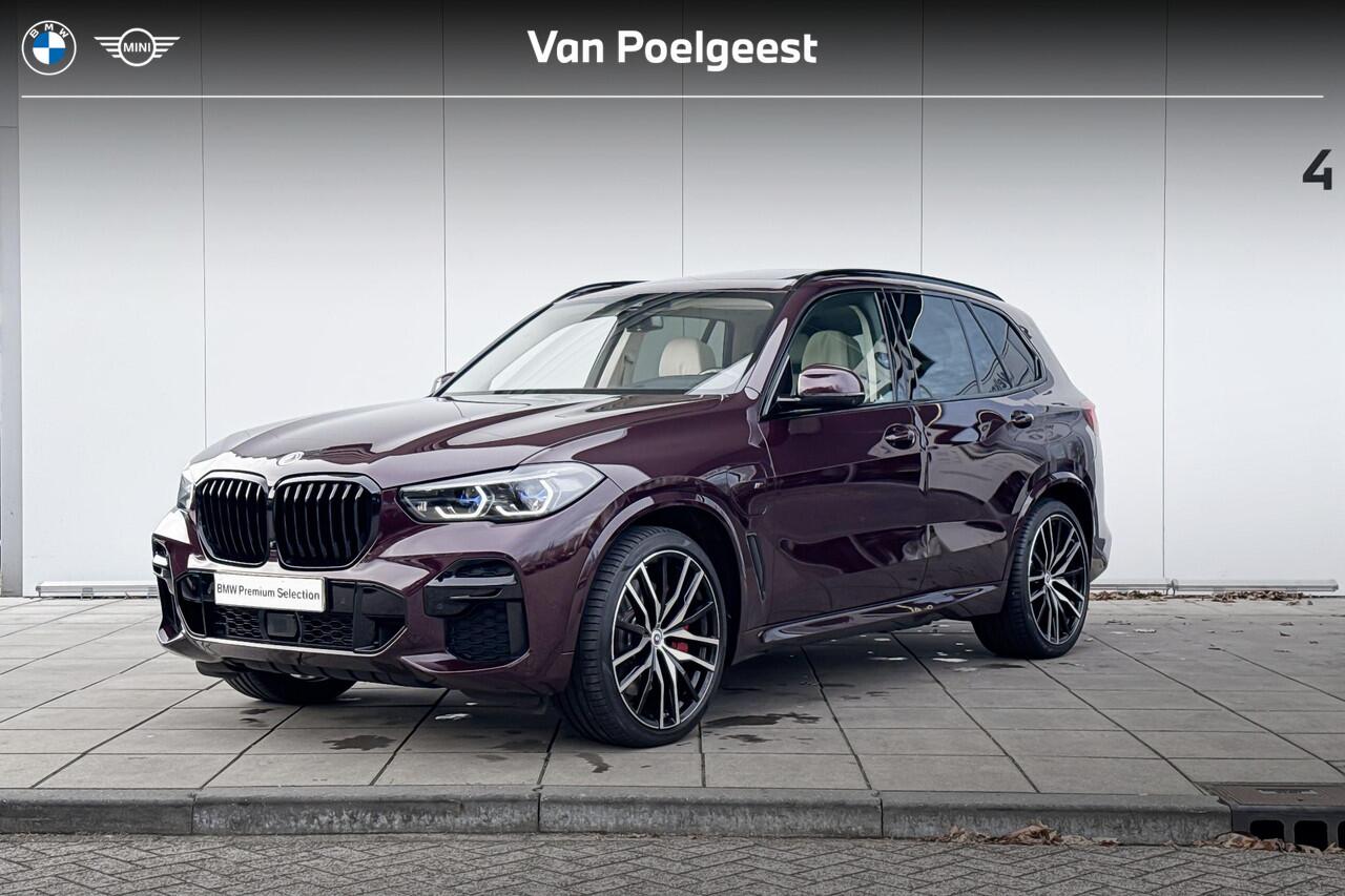 BMW X5 xDrive45e High Executive M-Sport 22 Inch / Glazen Schuifdak Skylounge / Intergrale Active besturing / Comfort Acces / Electrische Zwenkhaak / Geluidsisolerende Ramen / Getinte Ramen Achter / Stoelventilatie / Stoelverwarming Voor + Achter / Lederen Dashbo
