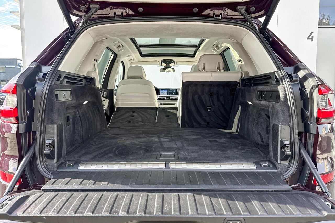 BMW X5 xDrive45e High Executive M-Sport 22 Inch / Glazen Schuifdak Skylounge / Intergrale Active besturing / Comfort Acces / Electrische Zwenkhaak / Geluidsisolerende Ramen / Getinte Ramen Achter / Stoelventilatie / Stoelverwarming Voor + Achter / Lederen Dashbo