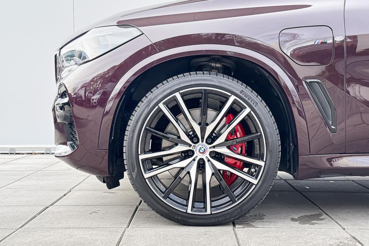 BMW X5 xDrive45e High Executive M-Sport 22 Inch / Glazen Schuifdak Skylounge / Intergrale Active besturing / Comfort Acces / Electrische Zwenkhaak / Geluidsisolerende Ramen / Getinte Ramen Achter / Stoelventilatie / Stoelverwarming Voor + Achter / Lederen Dashbo