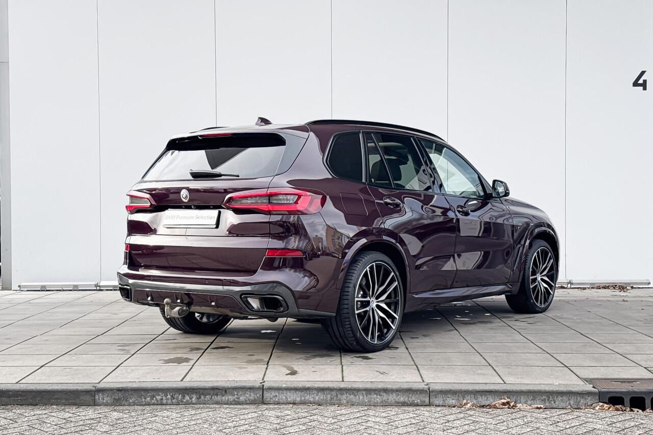 BMW X5 xDrive45e High Executive M-Sport 22 Inch / Glazen Schuifdak Skylounge / Intergrale Active besturing / Comfort Acces / Electrische Zwenkhaak / Geluidsisolerende Ramen / Getinte Ramen Achter / Stoelventilatie / Stoelverwarming Voor + Achter / Lederen Dashbo