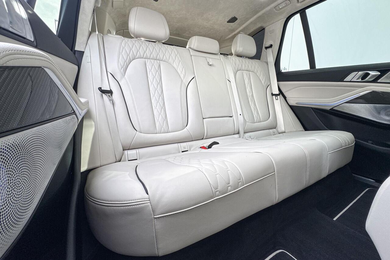 BMW X5 xDrive45e High Executive M-Sport 22 Inch / Glazen Schuifdak Skylounge / Intergrale Active besturing / Comfort Acces / Electrische Zwenkhaak / Geluidsisolerende Ramen / Getinte Ramen Achter / Stoelventilatie / Stoelverwarming Voor + Achter / Lederen Dashbo