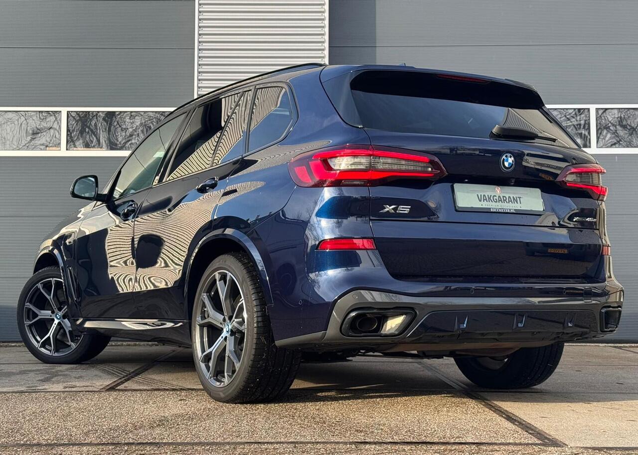 BMW X5 xDrive45e High Executive |Pano |Achterasbesturing |M Perf. stoelen |Carbon inter. |Head-Up |H&K |360° |Massage |Stoelverkoeling |Sfeer