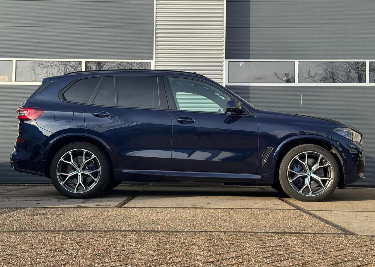 BMW X5 xDrive45e High Executive |Pano |Achterasbesturing |M Perf. stoelen |Carbon inter. |Head-Up |H&K |360° |Massage |Stoelverkoeling |Sfeer