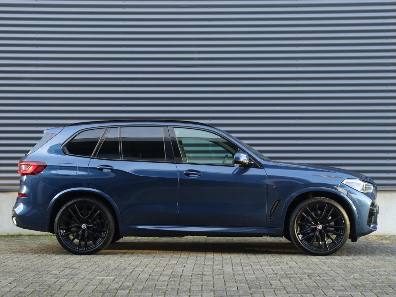 BMW X5 xDrive45e | High Executive | M Sportpakket | Panodak | Trekhaak | Active Cruise Control | Head-Up | Comfort Access | Soft-Close | HiFi | 22'' LMV