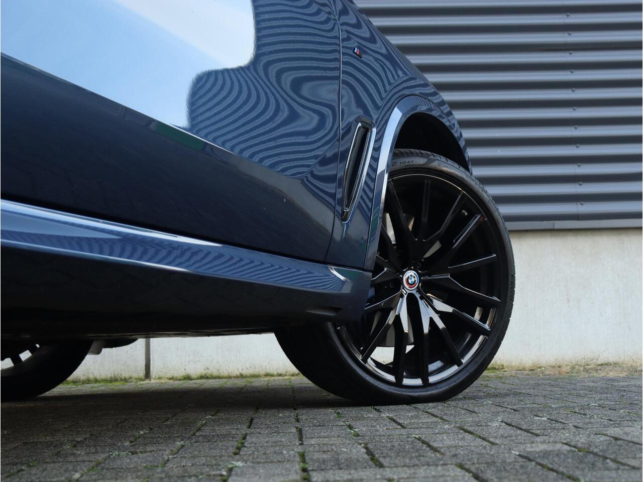 BMW X5 xDrive45e | High Executive | M Sportpakket | Panodak | Trekhaak | Active Cruise Control | Head-Up | Comfort Access | Soft-Close | HiFi | 22'' LMV