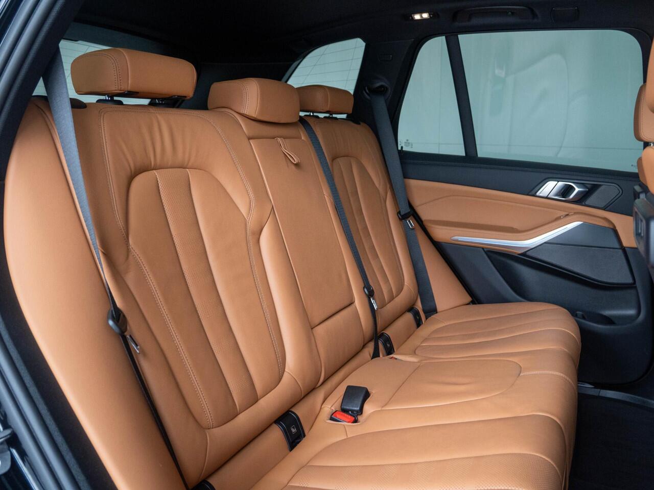 BMW X5 xDrive45e | M Sportpakket | Comfort Access | Panoramadak | Head-Up Display | Harman Kardon | Stoelverwarming | 22'' | Trekhaak