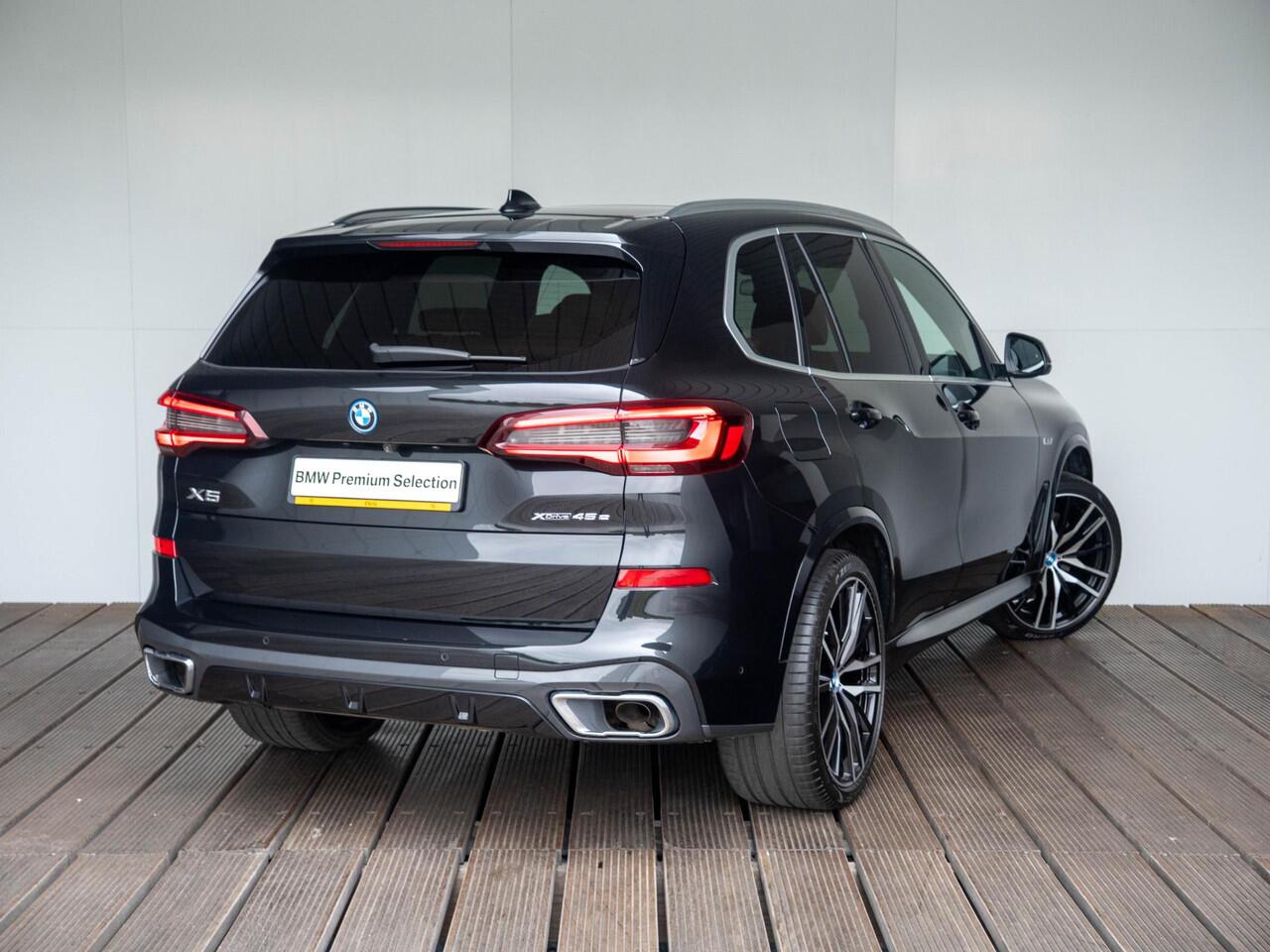 BMW X5 xDrive45e | M Sportpakket | Comfort Access | Panoramadak | Head-Up Display | Harman Kardon | Stoelverwarming | 22'' | Trekhaak