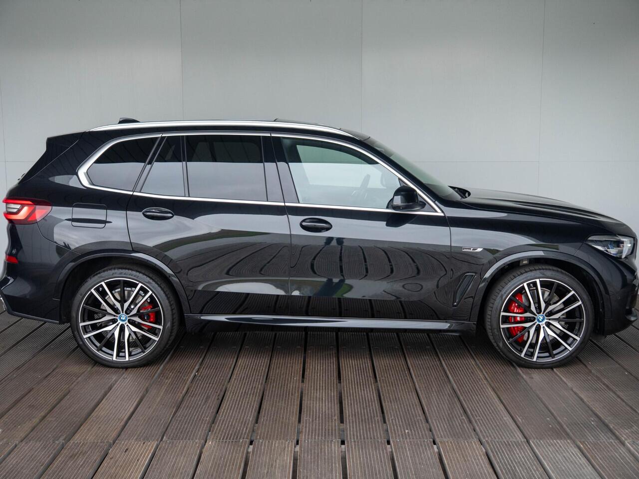 BMW X5 xDrive45e | M Sportpakket | Comfort Access | Panoramadak | Head-Up Display | Harman Kardon | Stoelverwarming | 22'' | Trekhaak