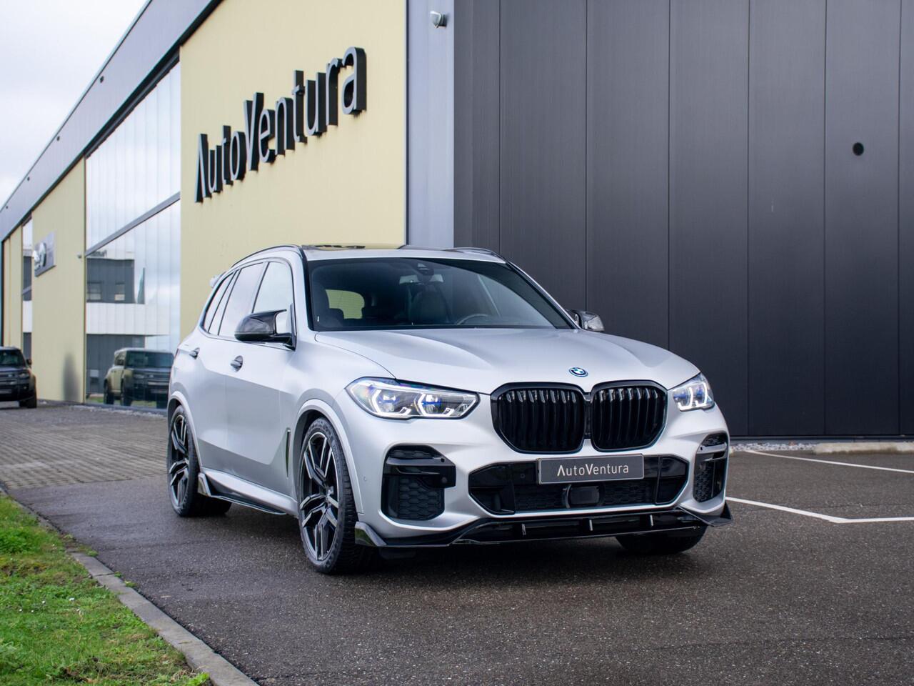 BMW X5 xDrive45e High Executive | M-sport | Hifi Sound | Schuif-/kantel Pano | Spoiler pakket! | Soft doorclose | Head-Up | Adapt. Cruise | Matt frozen gray wrap