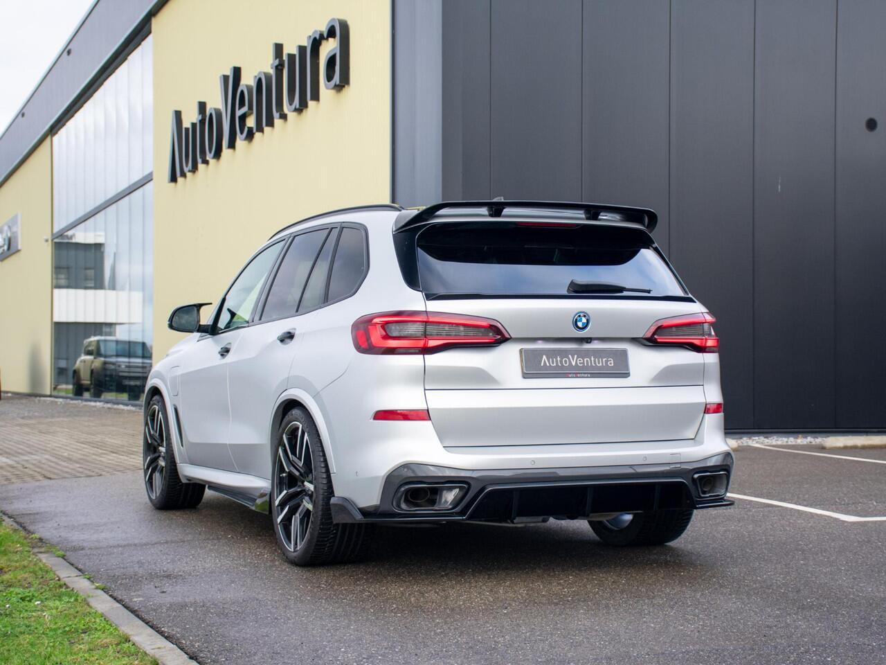 BMW X5 xDrive45e High Executive | M-sport | Hifi Sound | Schuif-/kantel Pano | Spoiler pakket! | Soft doorclose | Head-Up | Adapt. Cruise | Matt frozen gray wrap