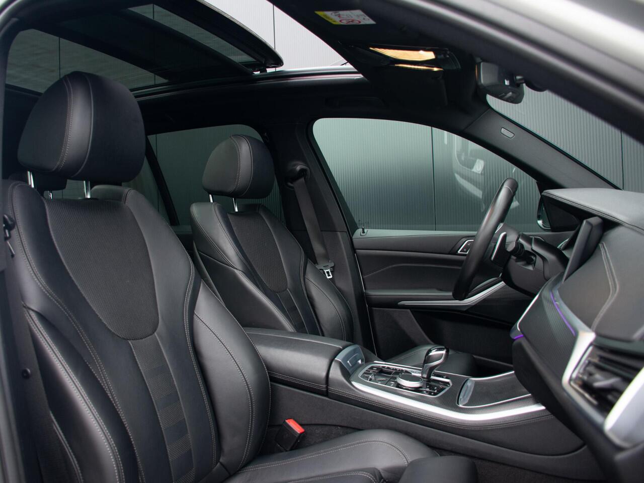 BMW X5 xDrive45e High Executive | M-sport | Hifi Sound | Schuif-/kantel Pano | Spoiler pakket! | Soft doorclose | Head-Up | Adapt. Cruise | Matt frozen gray wrap