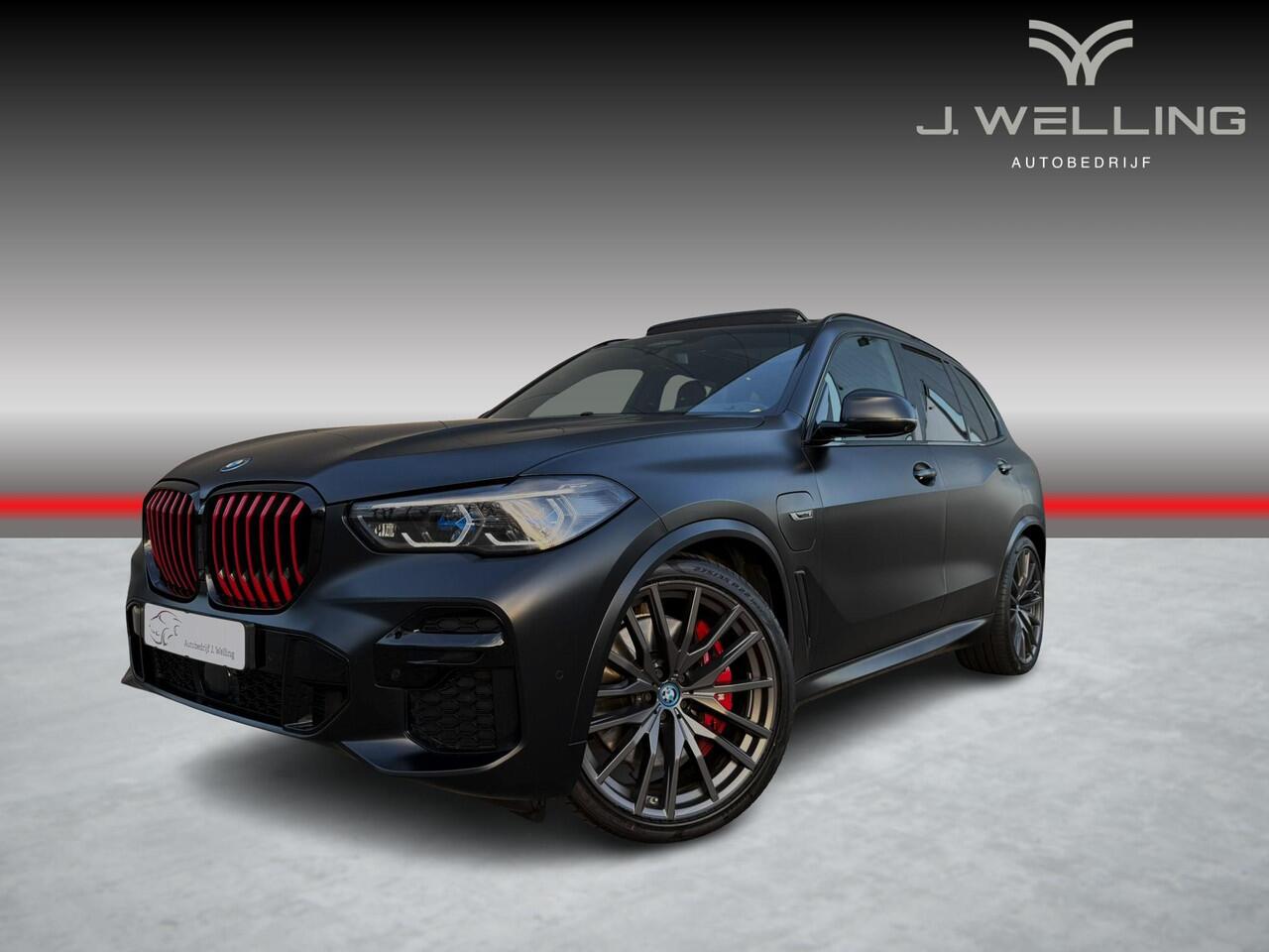 BMW X5 xDrive45e Black Vermilion B&W /3 x TV / pano