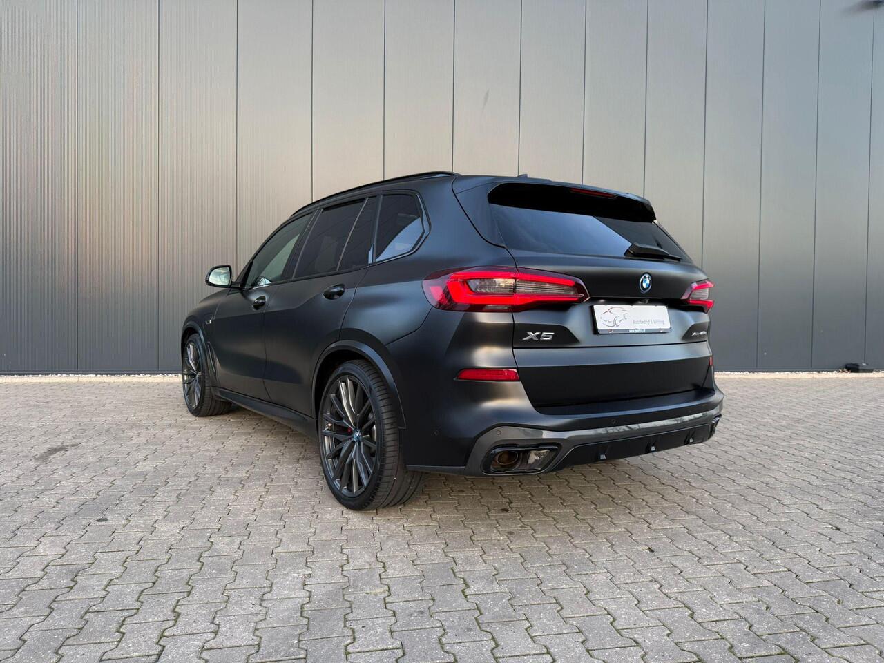 BMW X5 xDrive45e Black Vermilion B&W /3 x TV / pano