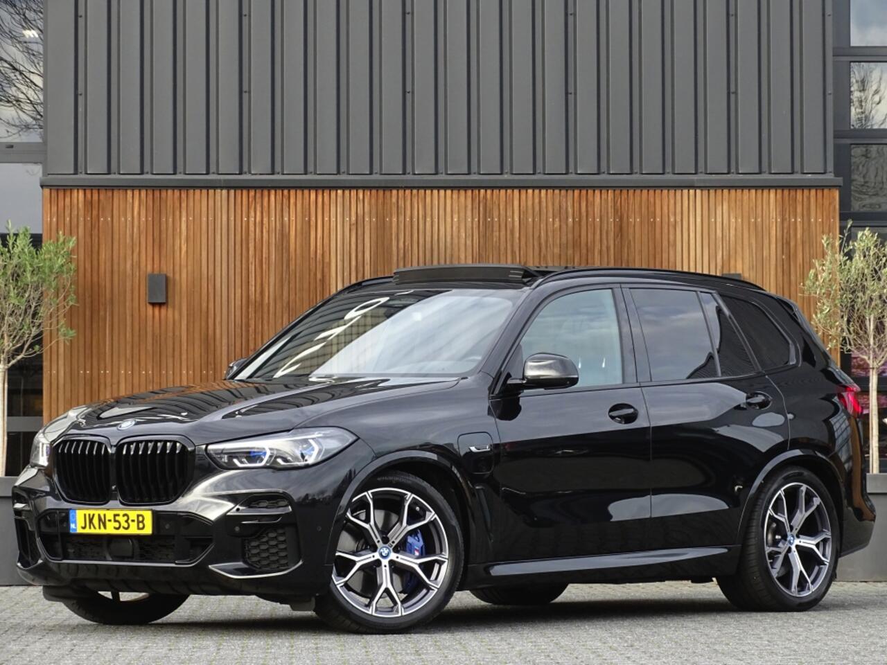BMW X5 45e X-drive 394PK / M-Sport Pro / Individual / B & W / 2022 / La