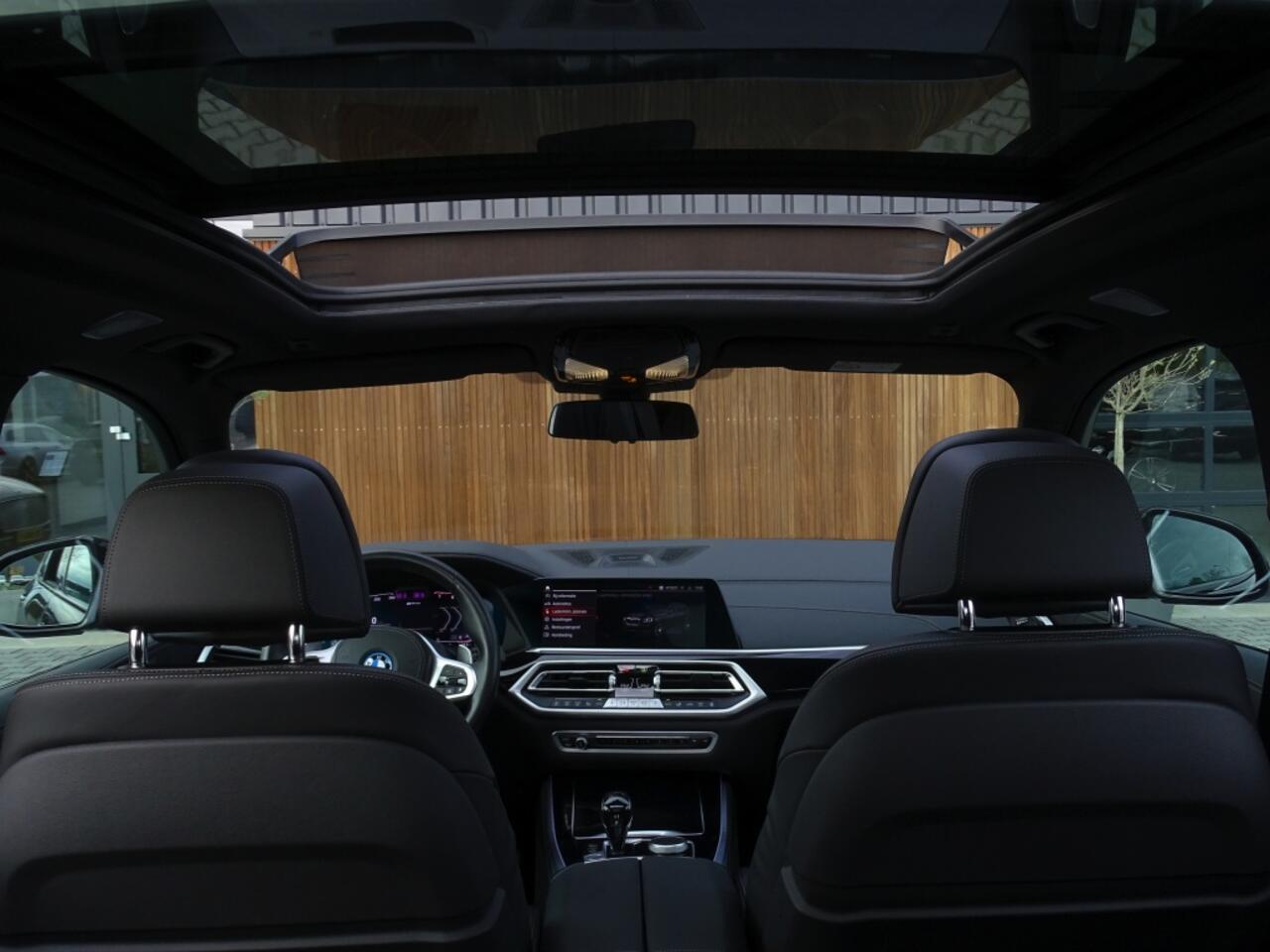 BMW X5 45e X-drive 394PK / M-Sport Pro / Individual / B & W / 2022 / La