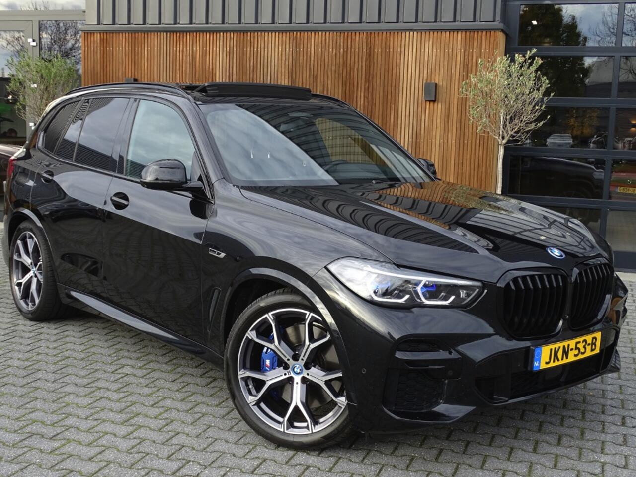 BMW X5 45e X-drive 394PK / M-Sport Pro / Individual / B & W / 2022 / La