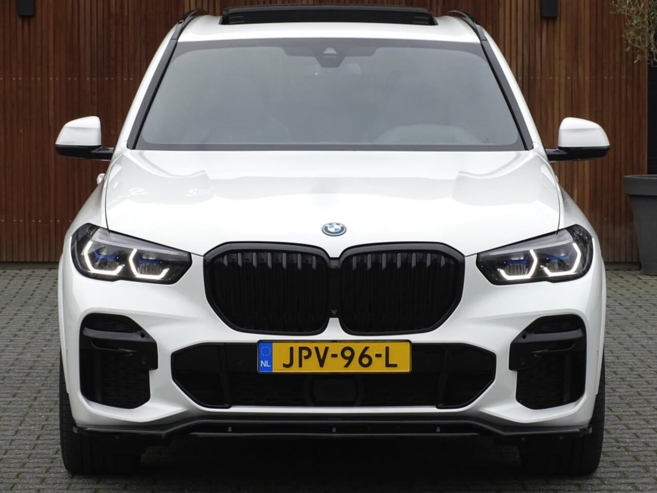 BMW X5 45e 394PK X-drive / M-Sport Pro Individual / B&W / 360° / Laser