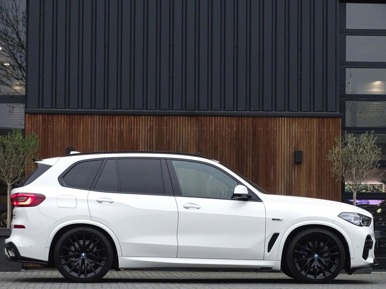 BMW X5 45e 394PK X-drive / M-Sport Pro Individual / B&W / 360° / Laser