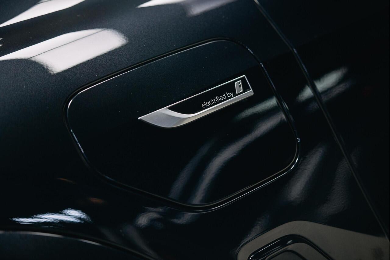 BMW X5 xDrive45e High Executive | Pano | Trekhaak | Luchtvering | Stoelverwarming |