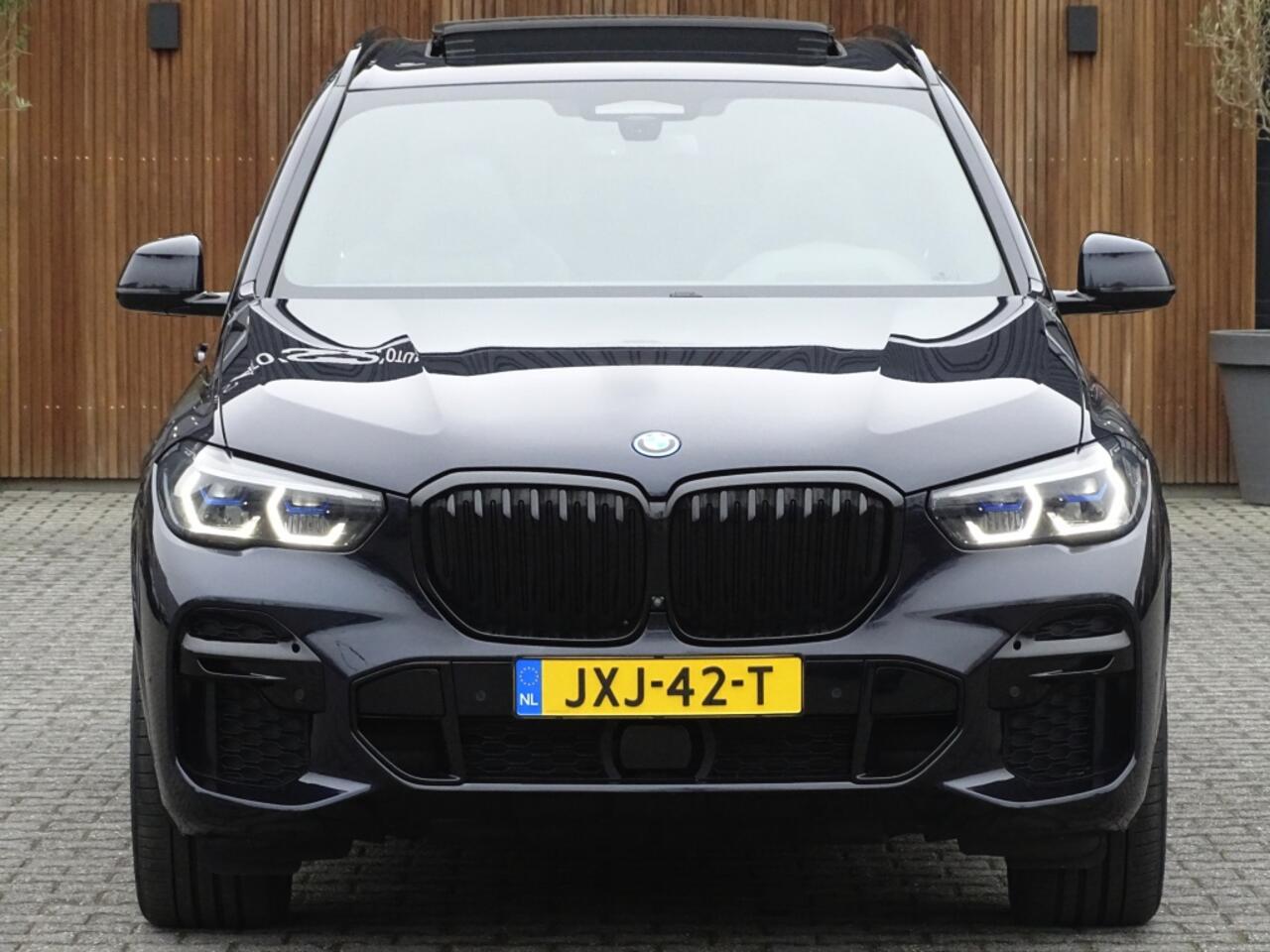 BMW X5 45e 394PK X-drive M-Sport / skylounge / carbon / laser / 360°