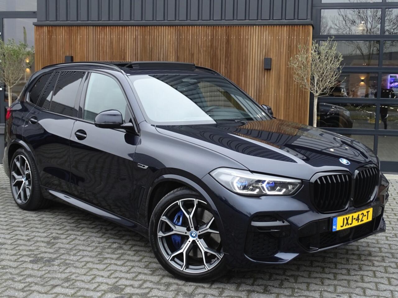 BMW X5 45e 394PK X-drive M-Sport / skylounge / carbon / laser / 360°