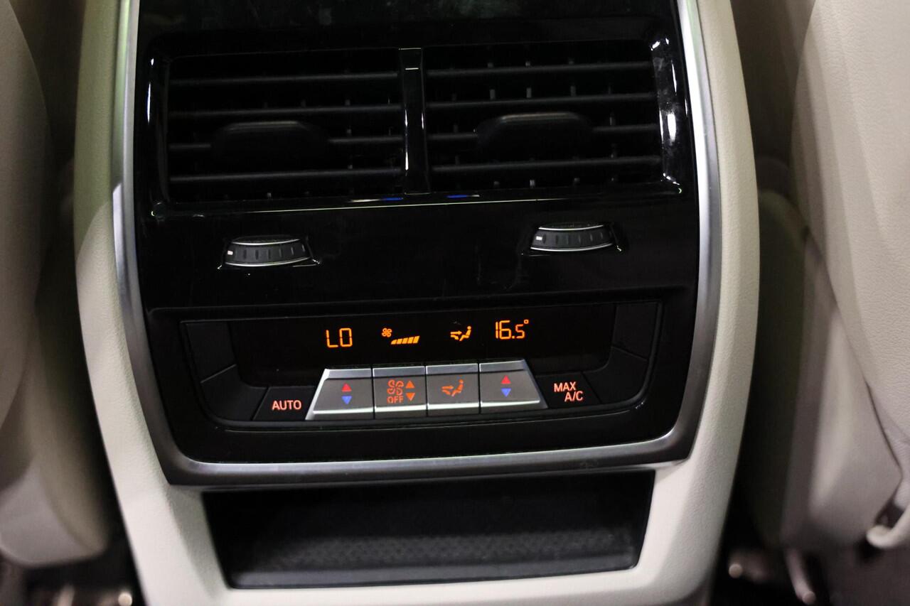 BMW X5 xDrive45e PANORAMA SKY LOUNGE TREKHAAK MASSAGE