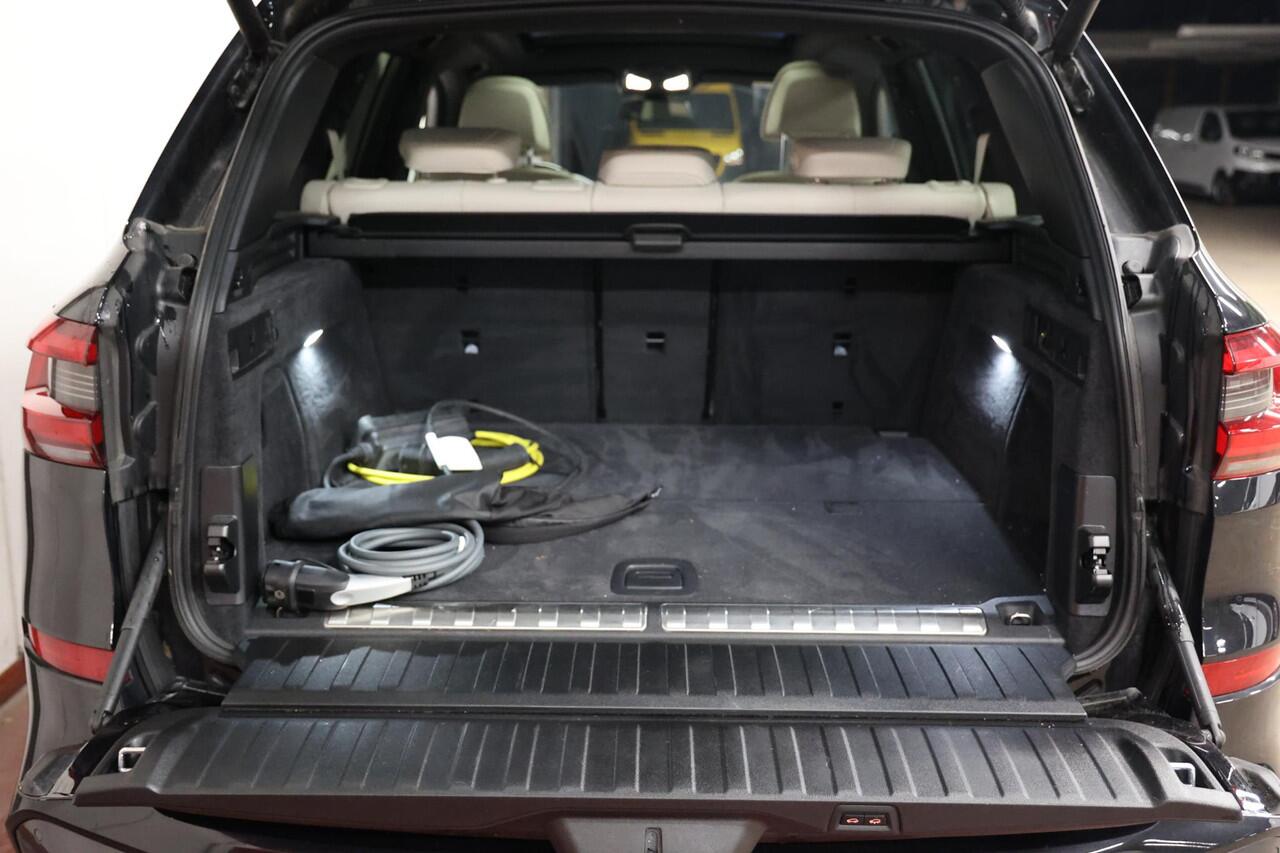 BMW X5 xDrive45e PANORAMA SKY LOUNGE TREKHAAK MASSAGE
