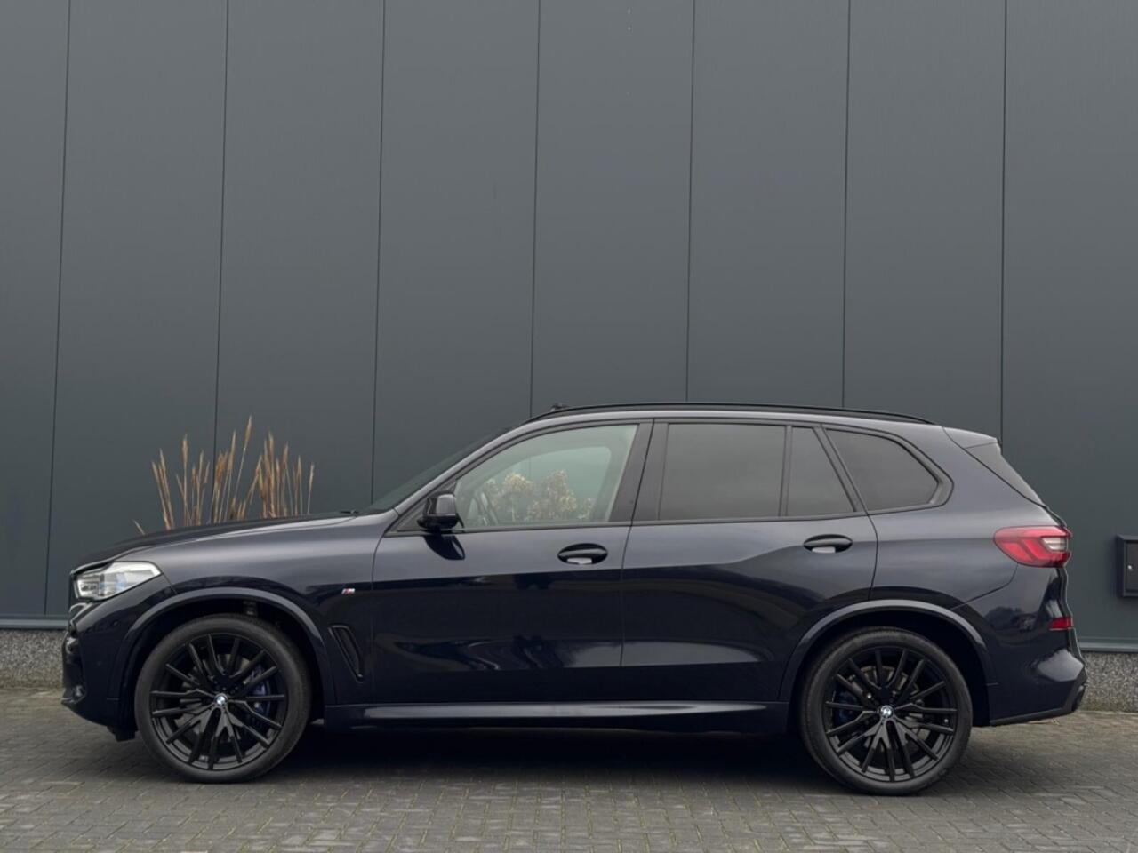 BMW X5 xDrive40d M PACK PANO KUIPSTOELEN LEDER LED NAVI CAMERA