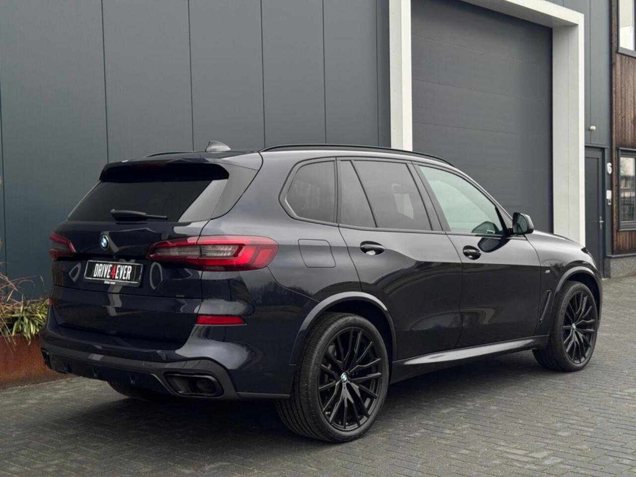 BMW X5 xDrive40d M PACK PANO KUIPSTOELEN LEDER LED NAVI CAMERA