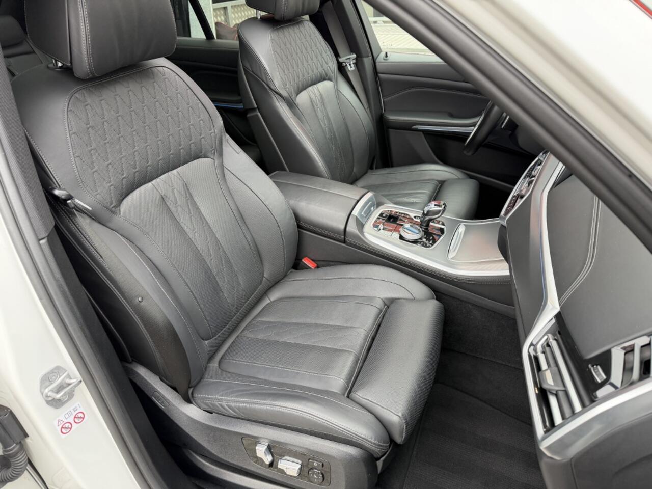 BMW X5 xDrive45e M-Sport Pano Trekhaak Stoelk. Softcl. Swarovski