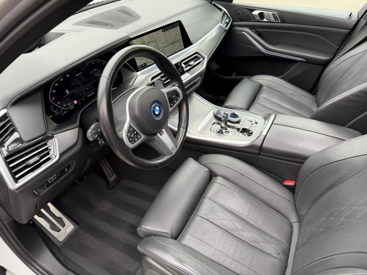 BMW X5 xDrive45e M-Sport Pano Trekhaak Stoelk. Softcl. Swarovski