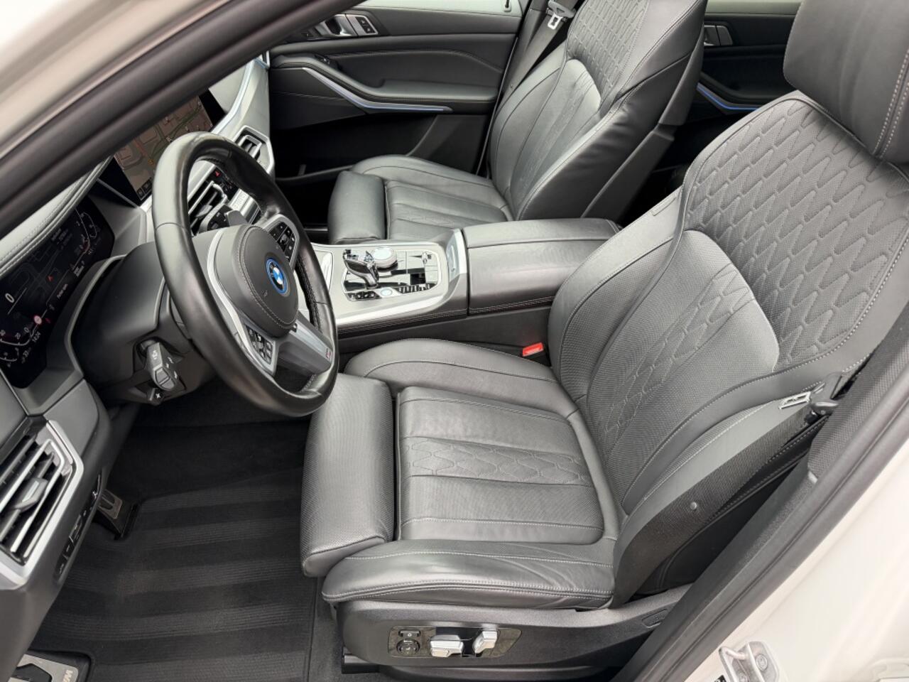 BMW X5 xDrive45e M-Sport Pano Trekhaak Stoelk. Softcl. Swarovski
