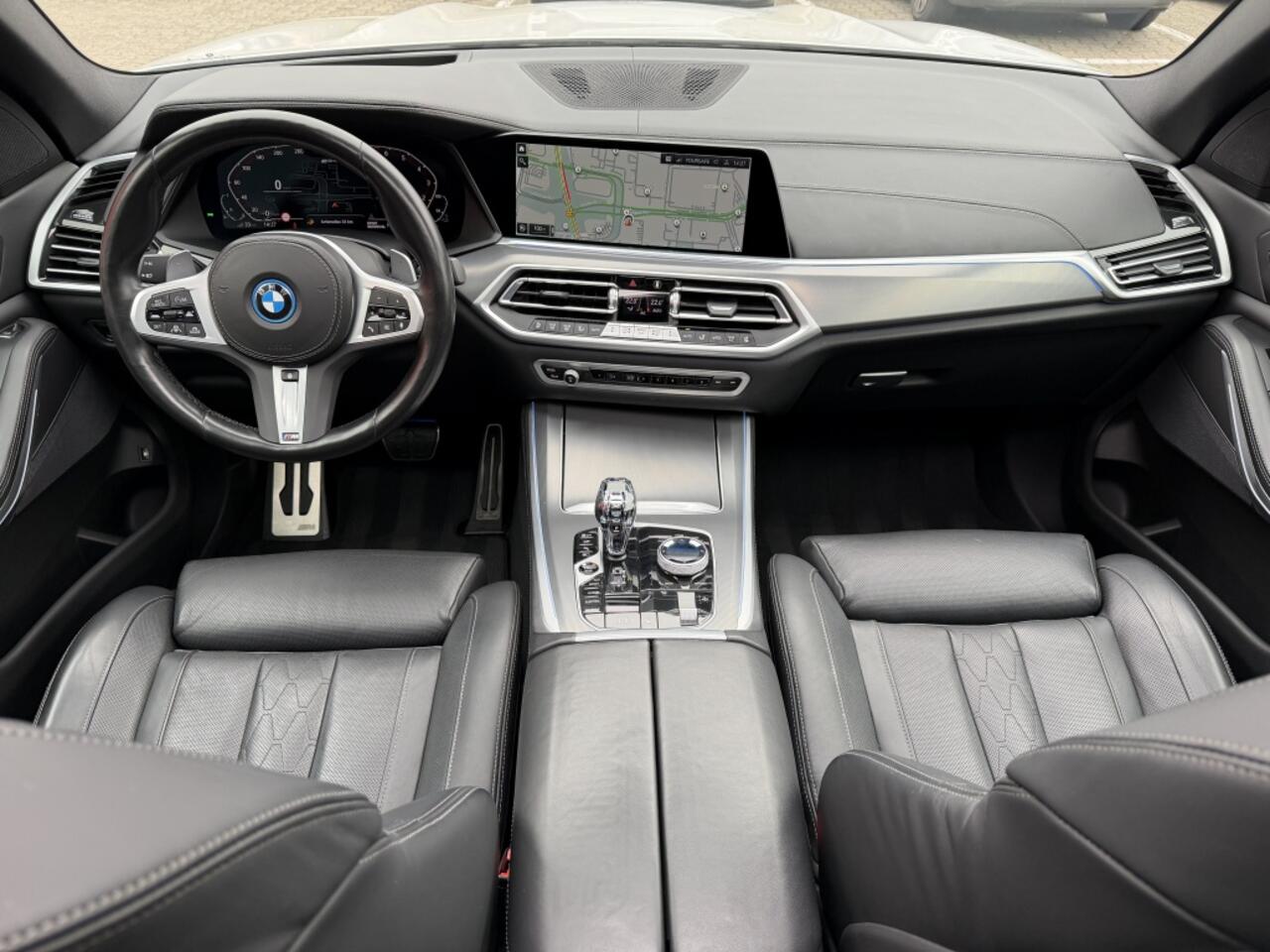 BMW X5 xDrive45e M-Sport Pano Trekhaak Stoelk. Softcl. Swarovski