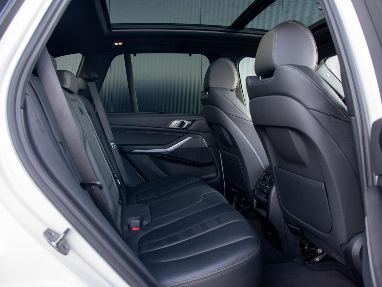 BMW X5 xDrive45e High Executive | M-Sport | Pano | 22" | 4-Wielsturing | Softclose | Trekhaak | Adaptive cruise | Head-Up | Laser |