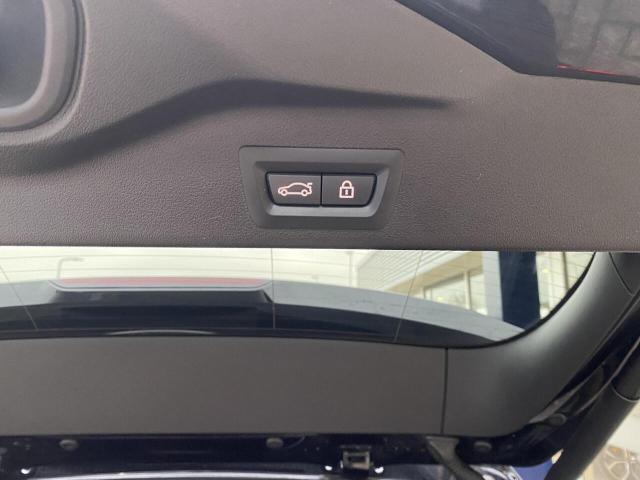 BMW X5 xDrive45e High Executive / Automaat / NL-Auto / 1e-Eigenaar / BTW verrekenbaar / Dealer-Onderhouden / M-Pakket / Shadow-Line / Vol-Leder / Head-Up Display / Laser-LED lichten / Luchtvering / Open-Panodak / Adaptieve Cruise-Control met Stop&Go en Stuurhulp