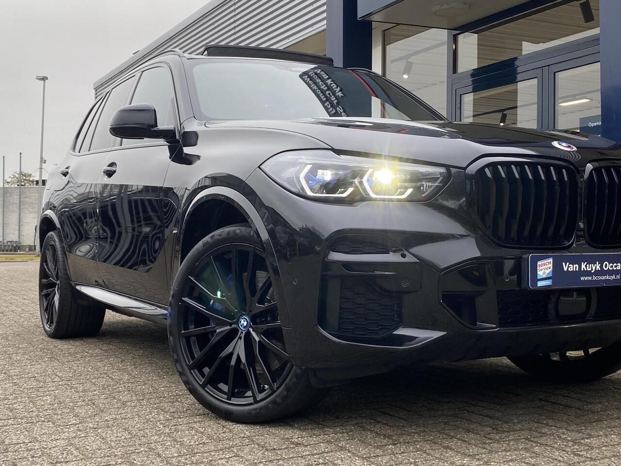 BMW X5 xDrive45e High Executive / Automaat / NL-Auto / 1e-Eigenaar / BTW verrekenbaar / Dealer-Onderhouden / M-Pakket / Shadow-Line / Vol-Leder / Head-Up Display / Laser-LED lichten / Luchtvering / Open-Panodak / Adaptieve Cruise-Control met Stop&Go en Stuurhulp