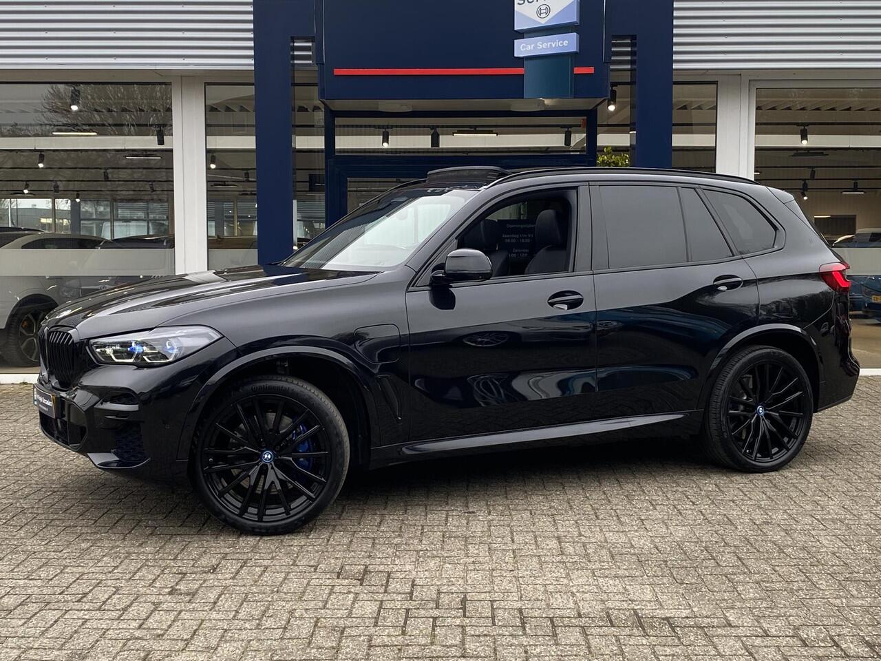 BMW X5 xDrive45e High Executive / Automaat / NL-Auto / 1e-Eigenaar / BTW verrekenbaar / Dealer-Onderhouden / M-Pakket / Shadow-Line / Vol-Leder / Head-Up Display / Laser-LED lichten / Luchtvering / Open-Panodak / Adaptieve Cruise-Control met Stop&Go en Stuurhulp