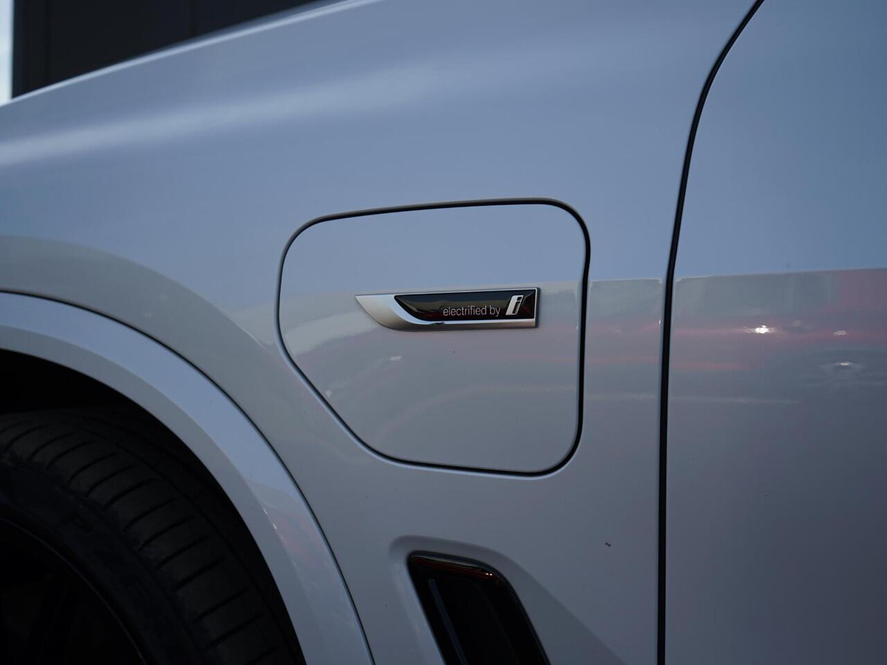 BMW X5 xDrive45e High Executive 1e Eig / Dealeronderh / Massage / Pano / achterasbesturing / Merino / Softclose / Ventilatie / 22inch / Laser / Parking prof / Driving prof