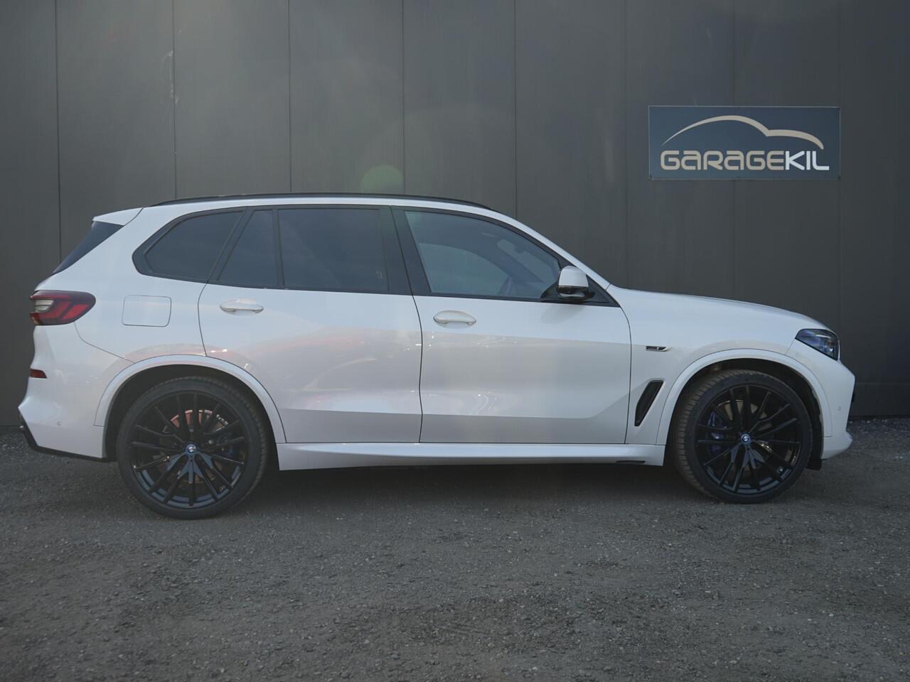 BMW X5 xDrive45e High Executive 1e Eig / Dealeronderh / Massage / Pano / achterasbesturing / Merino / Softclose / Ventilatie / 22inch / Laser / Parking prof / Driving prof