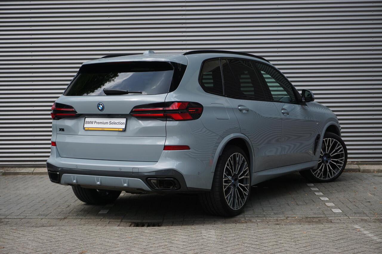 BMW X5 xDrive50e M Sportpakket Pro | Travel Pack | Innovation Pack | Comfort Plus Pack | 22 inch BMW Individual Multispaak (styling 745 I) Bicolor | Trekhaak met elektrisch wegklapbare kogel
