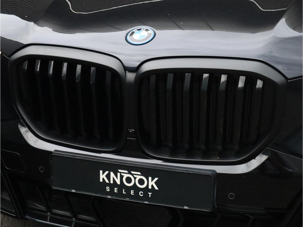 BMW X5 xDrive50e High Executive M Sport Pakket Automaat / Live Cockpit Plus / Panoramadak / Trekhaak / Luchtvering / Harman Kardon / Comfortstoelen / Warmtecomfortpakket / Sfeerverlichting / Active Protection / Shadow Line / 21 Inch