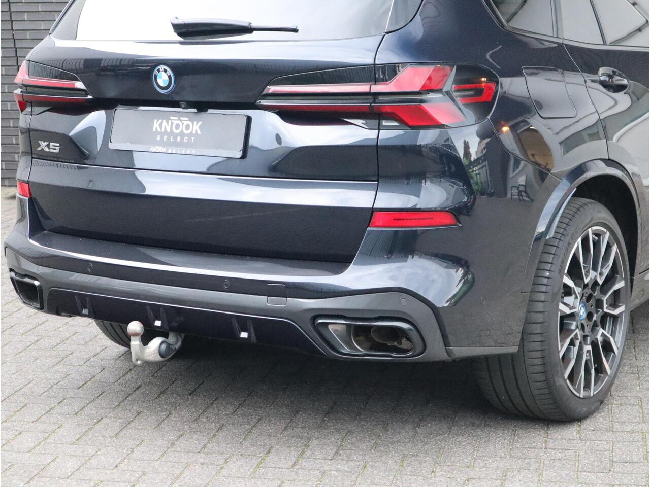 BMW X5 xDrive50e High Executive M Sport Pakket Automaat / Live Cockpit Plus / Panoramadak / Trekhaak / Luchtvering / Harman Kardon / Comfortstoelen / Warmtecomfortpakket / Sfeerverlichting / Active Protection / Shadow Line / 21 Inch