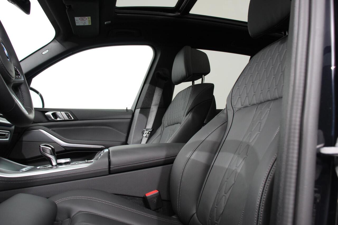 BMW X5 xDrive45e 394pk High Executive M-Sport PHEV 6 cilinder Panoramisch schuif-kantel dak Harman Kardon Head up display Lederen bekleding Electrische verstelling comfort stoelen
