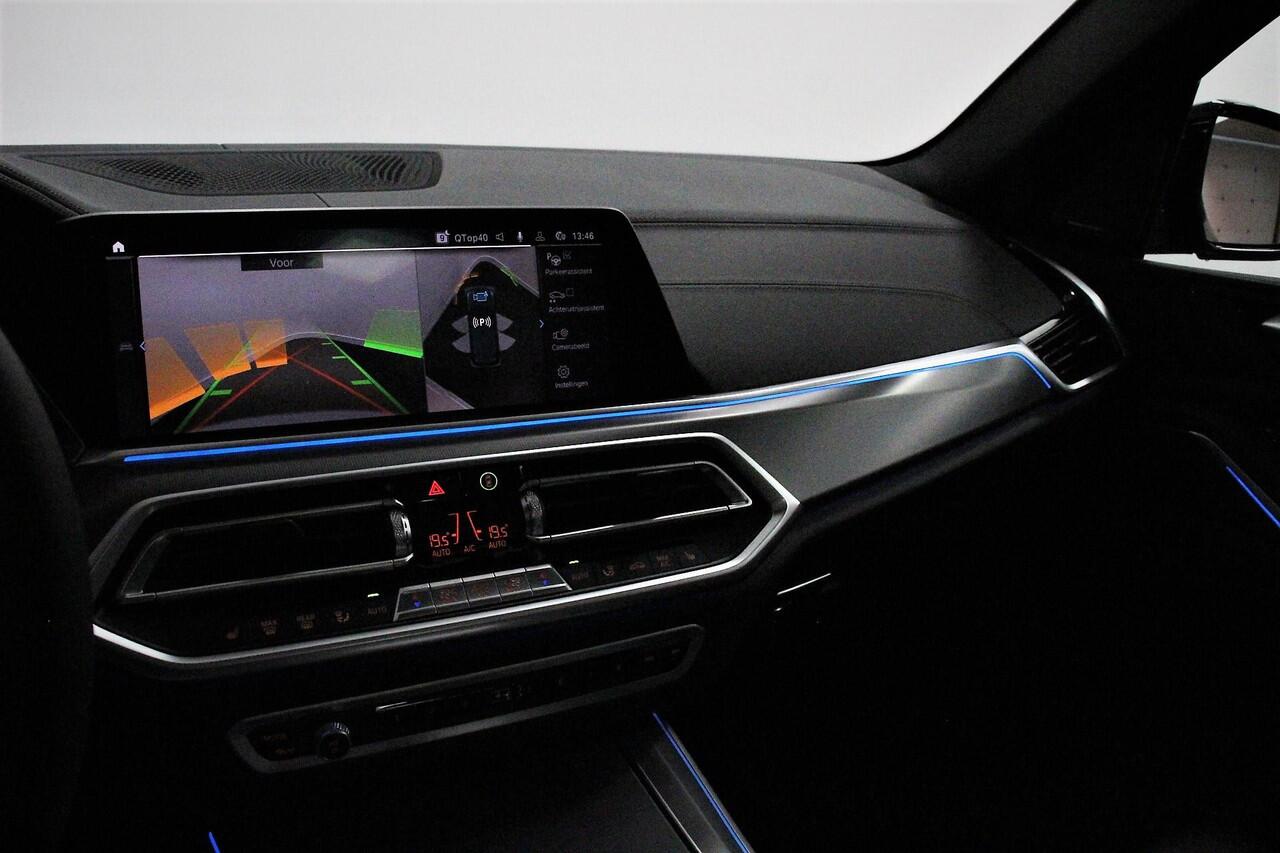 BMW X5 xDrive45e 394pk High Executive M-Sport PHEV 6 cilinder Panoramisch schuif-kantel dak Harman Kardon Head up display Lederen bekleding Electrische verstelling comfort stoelen