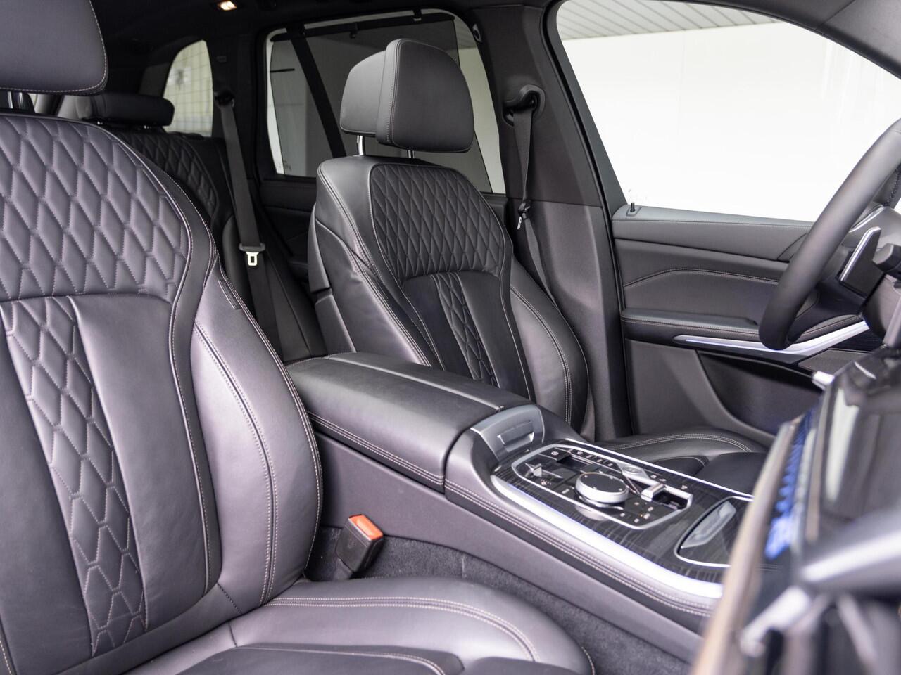 BMW X5 xDrive50e | M Sportpakket | Innovation Pack | Luchtvering | Harman Kardon | Comfort Access | Sky Lounge | Stoelverwarming | 22''