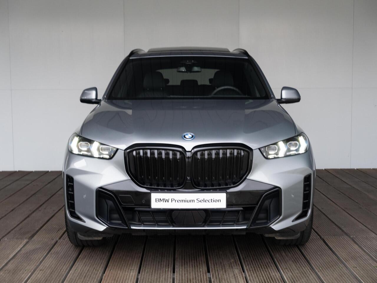 BMW X5 xDrive50e | M Sportpakket | Innovation Pack | Luchtvering | Harman Kardon | Comfort Access | Sky Lounge | Stoelverwarming | 22''