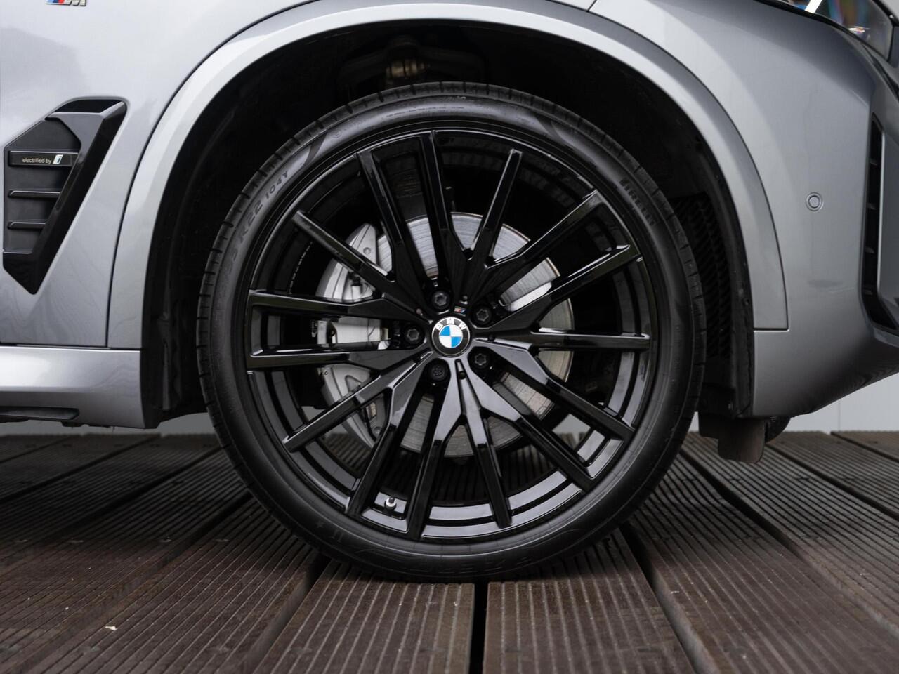 BMW X5 xDrive50e | M Sportpakket | Innovation Pack | Luchtvering | Harman Kardon | Comfort Access | Sky Lounge | Stoelverwarming | 22''