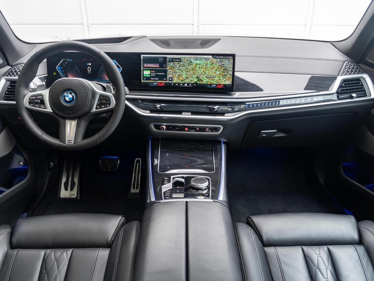 BMW X5 xDrive50e | M Sportpakket | Innovation Pack | Luchtvering | Harman Kardon | Comfort Access | Sky Lounge | Stoelverwarming | 22''